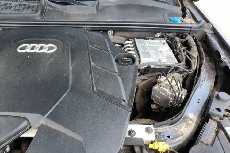 Used Audi Q7 2023 55 TFSI quattro S line Sport Edition Engine Bay Left