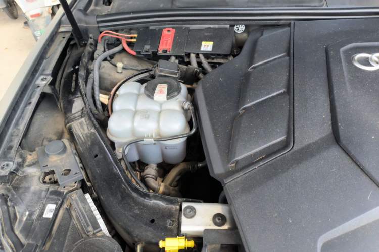 Used Audi Q7 2023 55 TFSI quattro S line Sport Edition Engine Bay Right
