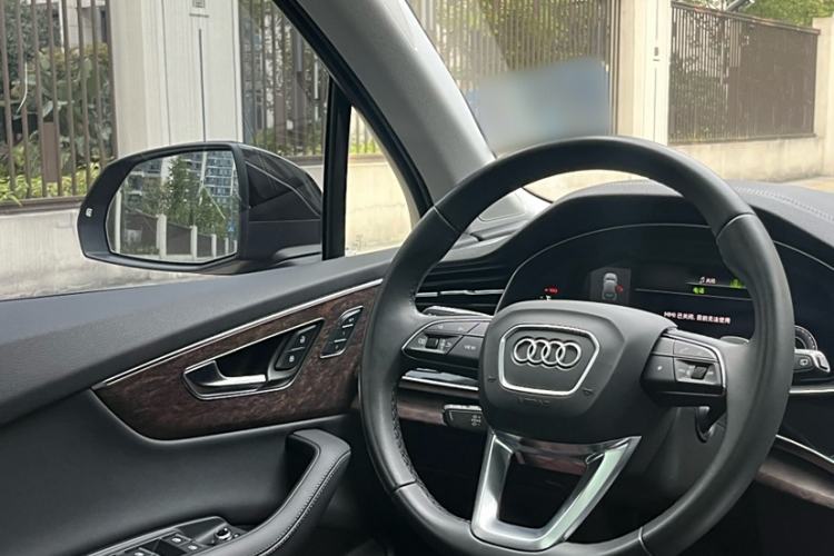 Used Audi Q7 2023 55 TFSI quattro S line Sport Edition Interior 12