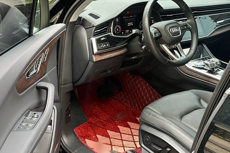 Used Audi Q7 2023 55 TFSI quattro S line Sport Edition Interior 13