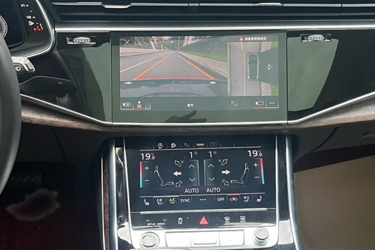 Used Audi Q7 2023 55 TFSI quattro S line Sport Edition Interior 3