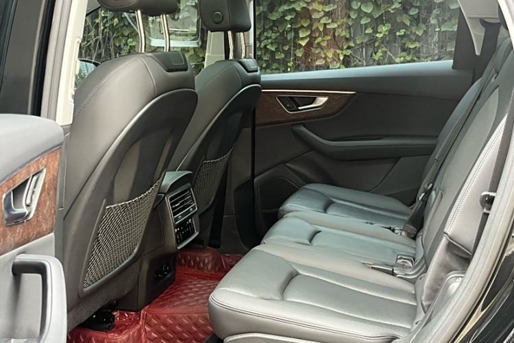 Used Audi Q7 2023 55 TFSI quattro S line Sport Edition Interior 4