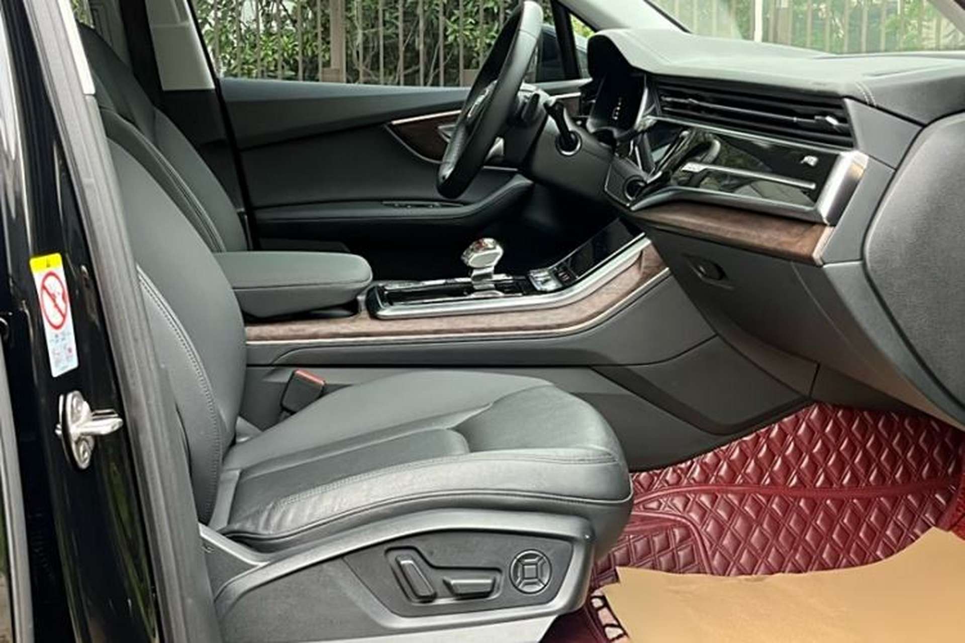 Used Audi Q7 2023 55 TFSI quattro S line Sport Edition Interior 9