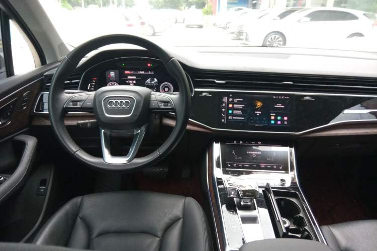 Used Audi Q7 2023 55 TFSI quattro S line Sport Edition Steering Wheel