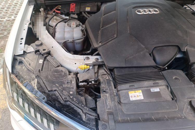 Used Audi Q7 2023 55 TFSI quattro S line Sport Edition Engine Bay Right