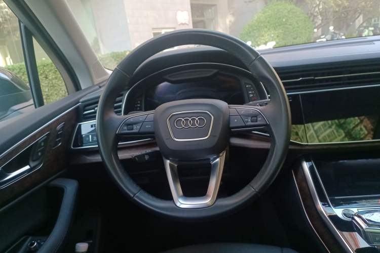 Used Audi Q7 2023 55 TFSI quattro S line Sport Edition Steering Wheel
