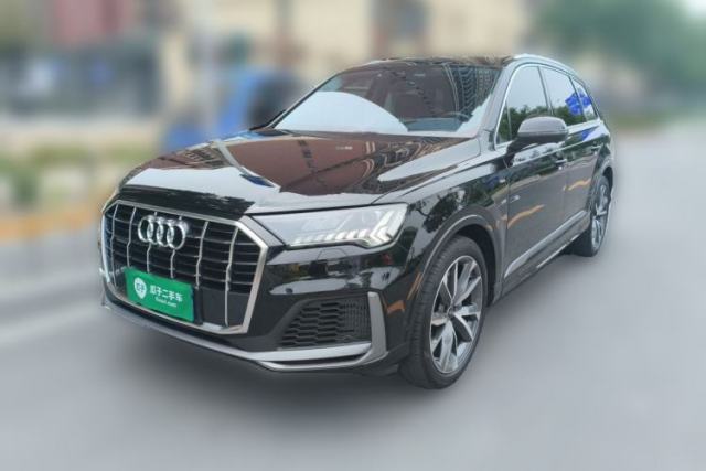Audi Q7 2024 55 TFSI quattro S line Sport model مستعملة