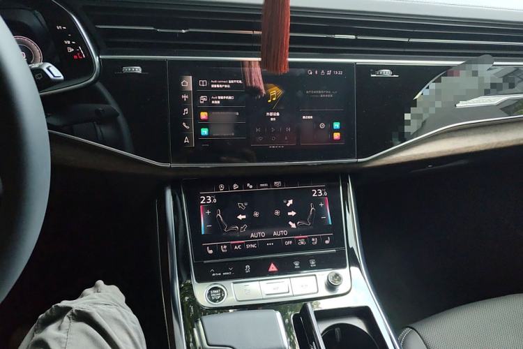 Used Audi Q7 2024 55 TFSI quattro S line Sport model Audio And AC Panel