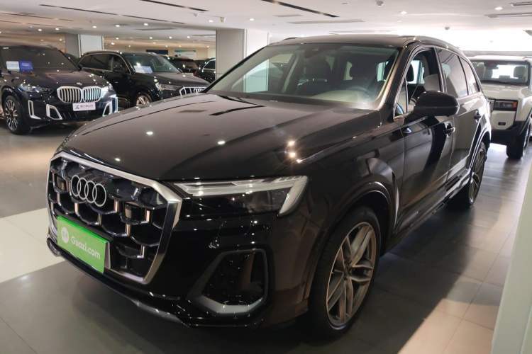 Used Audi Q7 2024 45 TFSI quattro S line Sport Edition Guazi used car, China used car export, Used car for sale, Used  cars, Cheapest cars for sale