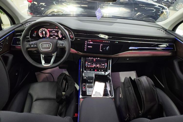Used Audi Q7 2024 55 TFSI quattro S line Sport model Center Console