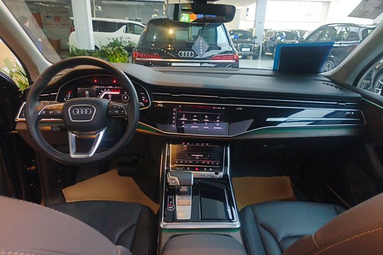 Used Audi Q7 2024 55 TFSI quattro S line Sport model Center Console