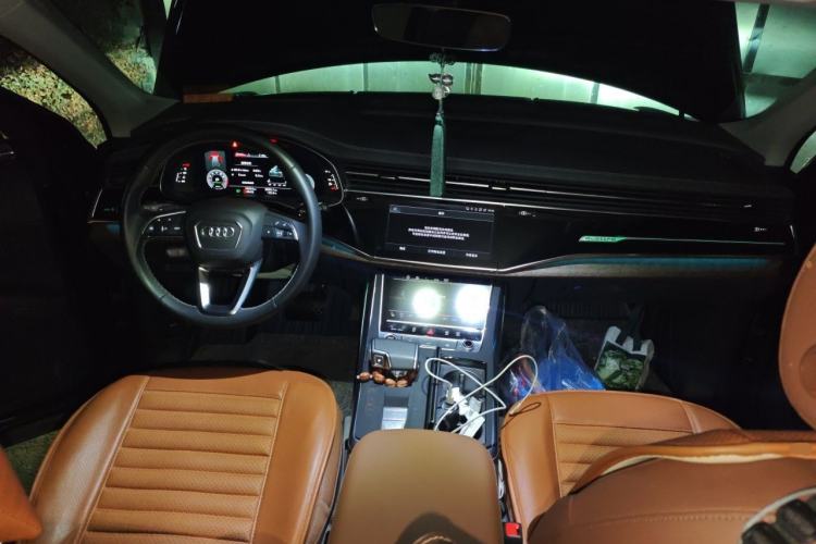 Used Audi Q7 2024 45 TFSI quattro S line Sport Edition Center Console