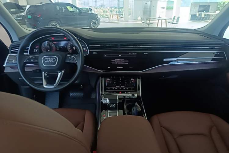 Used Audi Q7 2024 45 TFSI quattro S line Black Warrior Edition Center Console