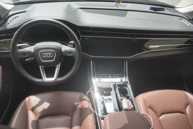 Used Audi Q7 2024 55 TFSI quattro S line Sport model Center Console