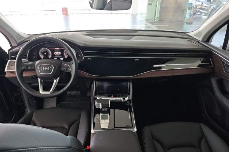 Used Audi Q7 2024 55 TFSI quattro S line Sport model Center Console