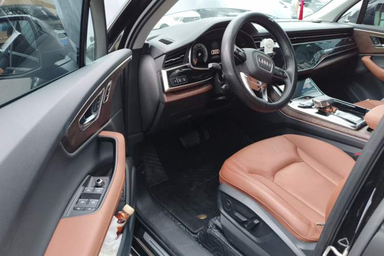 Used Audi Q7 2024 45 TFSI quattro S line Sport Edition Driver Seat