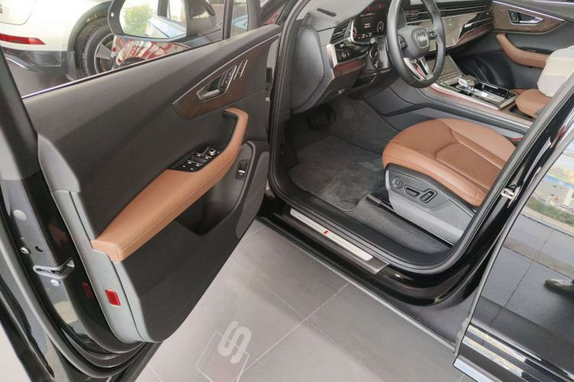 Used Audi Q7 2024 45 TFSI quattro S line Black Warrior Edition Driver Seat