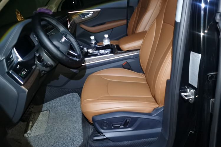 Used Audi Q7 2024 55 TFSI quattro S line Sport model Driver Seat