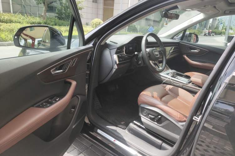 Used Audi Q7 2024 55 TFSI quattro S line Sport model Driver Seat