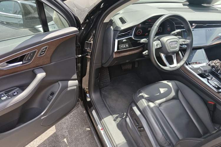 Used Audi Q7 2024 45 TFSI quattro S line Black Warrior Edition Driver Seat