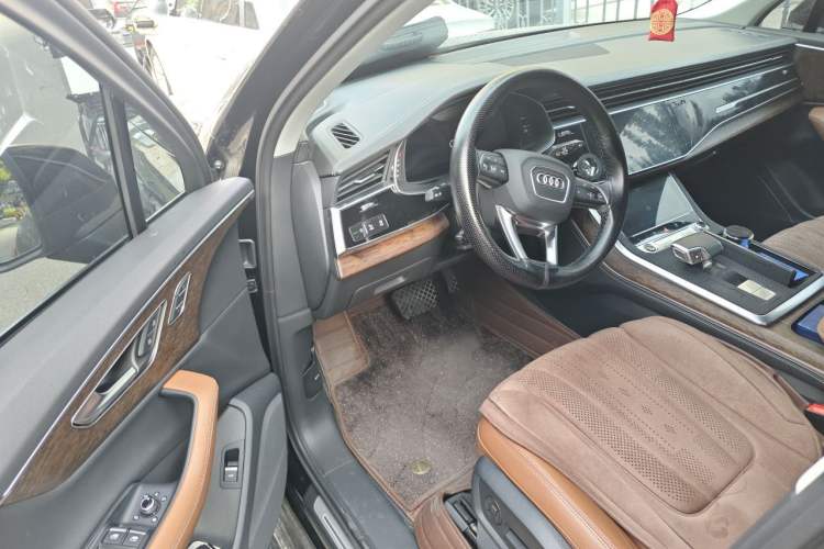 Used Audi Q7 2024 45 TFSI quattro S line Sport Edition Driver Seat