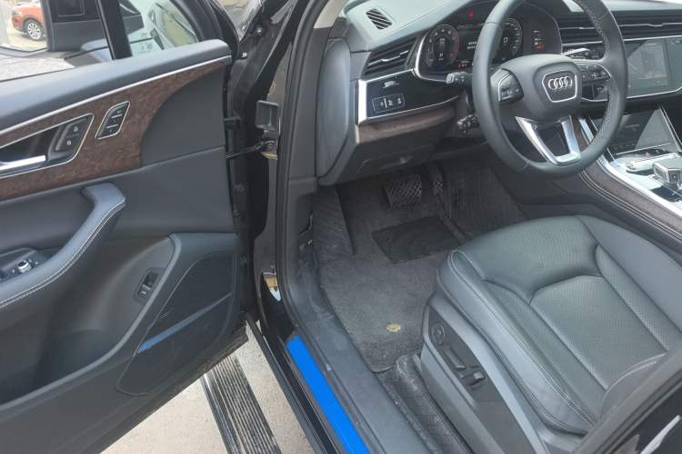 Used Audi Q7 2024 55 TFSI quattro S line Sport model Driver Seat