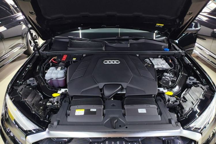 Used Audi Q7 2024 55 TFSI quattro S line Sport model Engine Bay