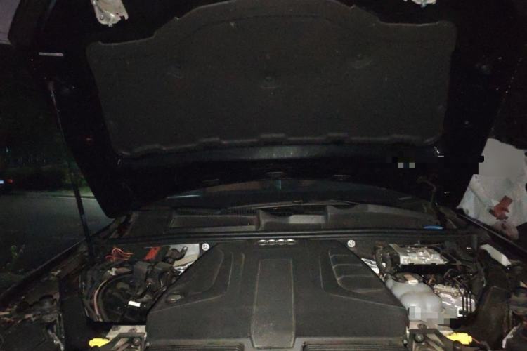 Used Audi Q7 2024 45 TFSI quattro S line Sport Edition Engine Bay