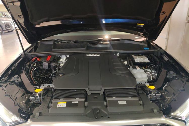 Used Audi Q7 2024 45 TFSI quattro S line Sport Edition Engine Bay