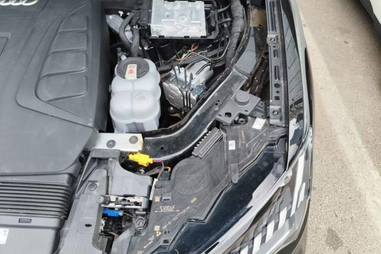 Used Audi Q7 2024 45 TFSI quattro S line Sport Edition Engine Bay Left