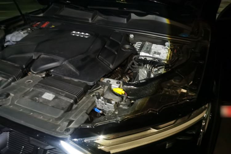 Used Audi Q7 2024 55 TFSI quattro S line Sport model Engine Bay Left