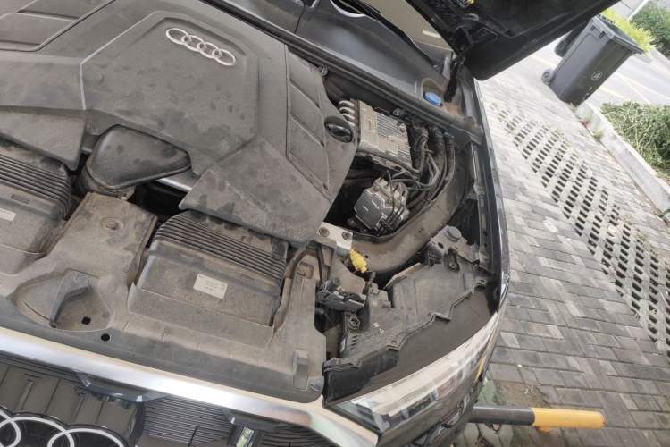Used Audi Q7 2024 55 TFSI quattro S line Sport model Engine Bay Left