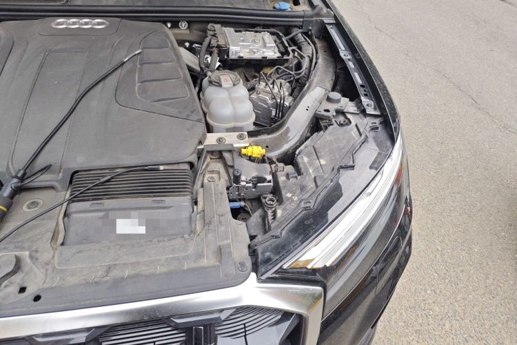Used Audi Q7 2024 45 TFSI quattro S line Sport Edition Engine Bay Left