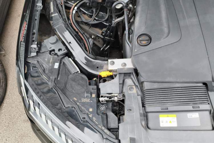 Used Audi Q7 2024 45 TFSI quattro S line Sport Edition Engine Bay Right