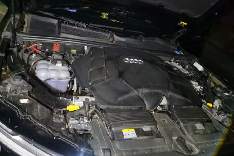 Used Audi Q7 2024 55 TFSI quattro S line Sport model Engine Bay Right