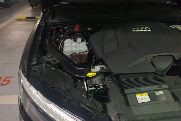 Used Audi Q7 2024 55 TFSI quattro S line Sport model Engine Bay Right