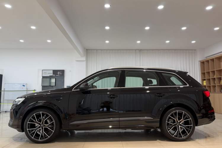 Used Audi Q7 2024 55 TFSI quattro S line Prestige Edition Exterior 2