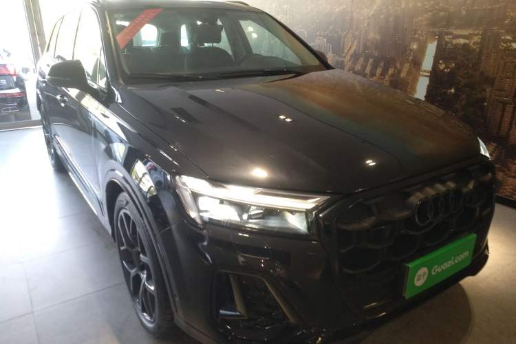 Used Audi Q7 2024 45 TFSI quattro S line Black Warrior Edition Exterior 2