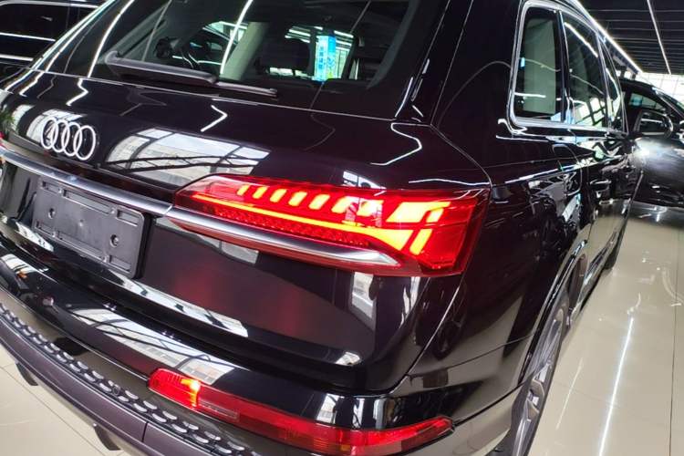 Used Audi Q7 2024 55 TFSI quattro S line Sport model Exterior 3