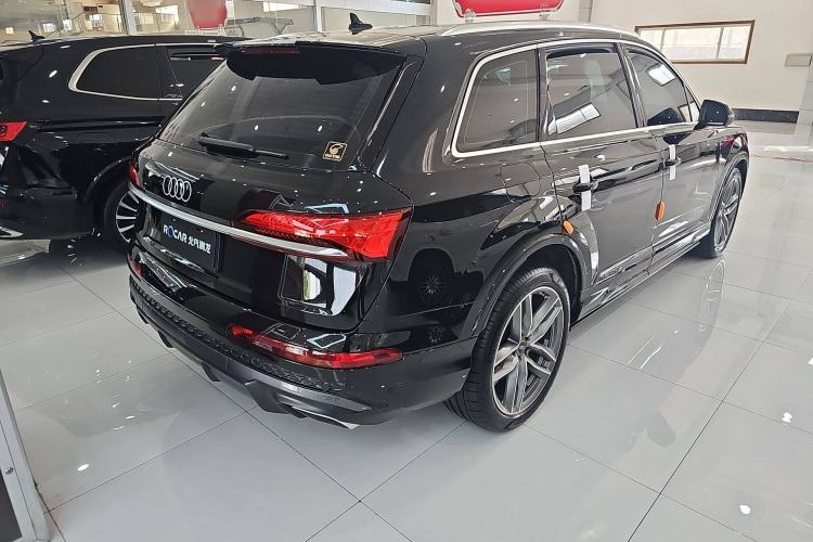 Used Audi Q7 2024 45 TFSI quattro S line Sport Edition Exterior 3