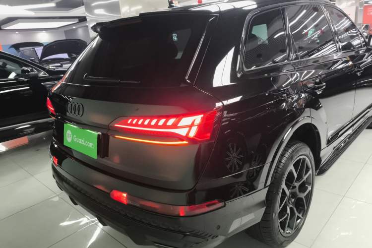 Used Audi Q7 2024 45 TFSI quattro S line Black Warrior Edition Exterior 4