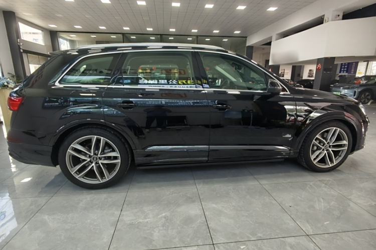 Used Audi Q7 2024 45 TFSI quattro S line Sport Edition Exterior 4