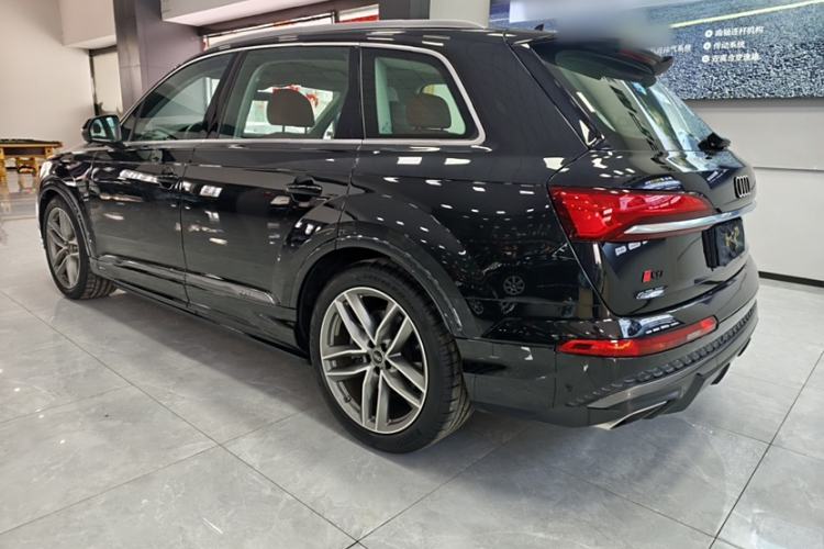 Used Audi Q7 2024 45 TFSI quattro S line Sport Edition Exterior 5