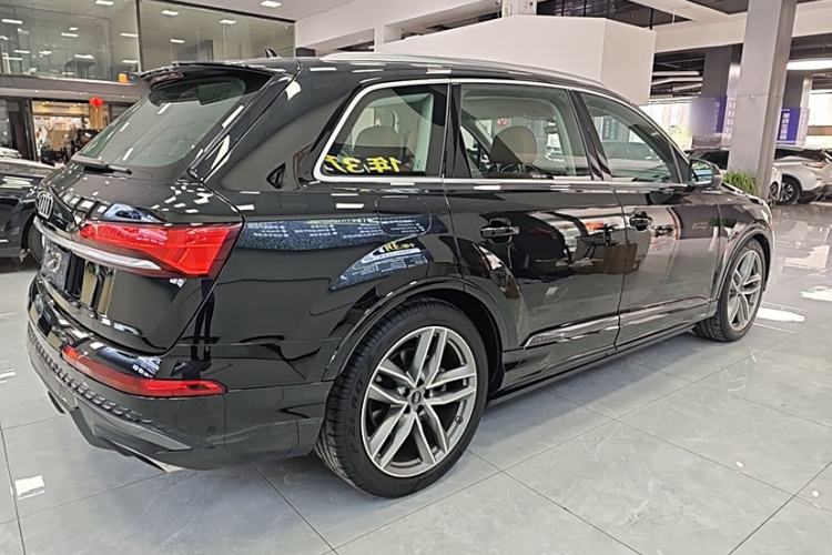 Used Audi Q7 2024 45 TFSI quattro S line Sport Edition Exterior 6