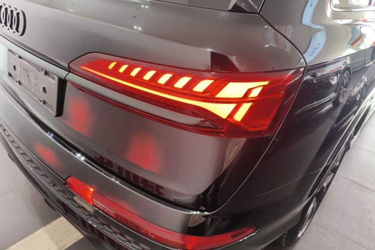 Used Audi Q7 2024 45 TFSI quattro S line Black Warrior Edition Exterior 6