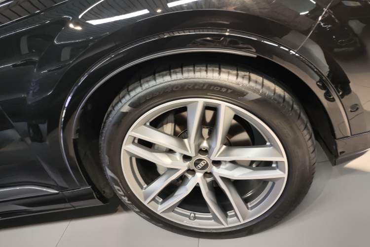Used Audi Q7 2024 55 TFSI quattro S line Sport model Exterior 6