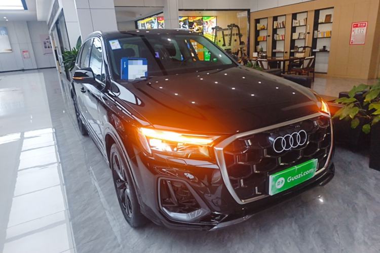 Used Audi Q7 2024 55 TFSI quattro S line Sport model Front Right 45 Deg