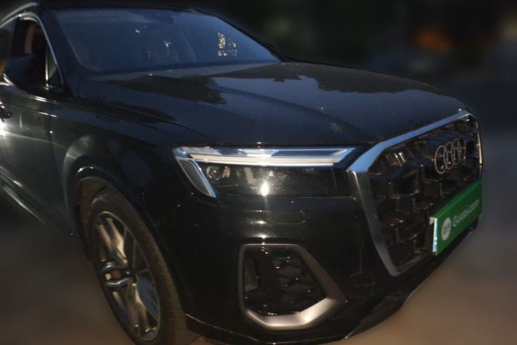 Used Audi Q7 2024 45 TFSI quattro S line Sport Edition Front Right 45 Deg