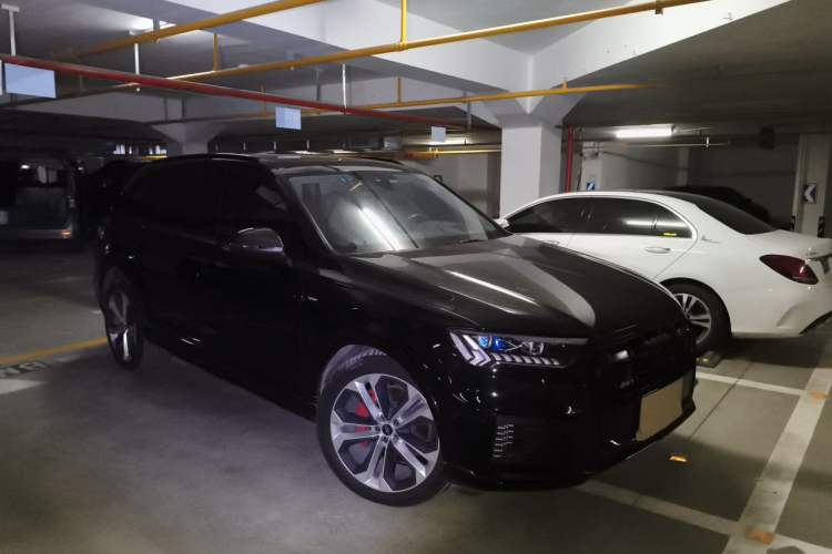Used Audi Q7 2024 55 TFSI quattro S line Prestige Edition Front Right 45 Deg