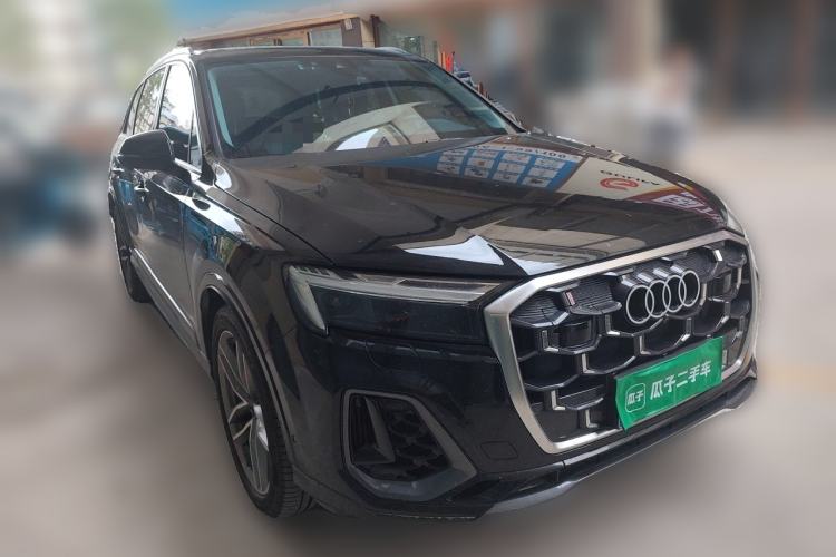 Used Audi Q7 2024 55 TFSI quattro S line Sport model Front Right 45 Deg